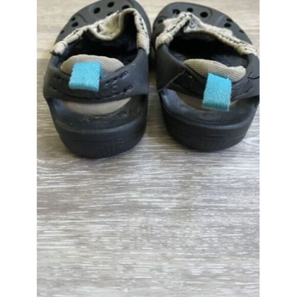 Crocs Kids Micah Black  Tan Sandals Size  5/6? Please Read - Picture 4 of 7